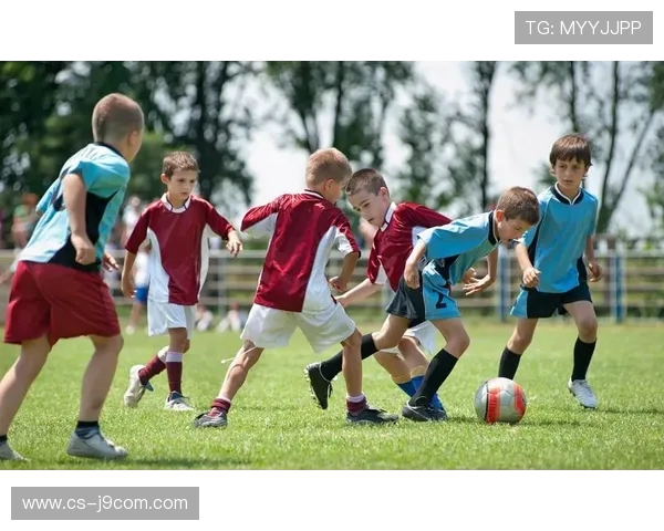 乡村孩子追梦足球场 他们也有成为球星的希望与力量